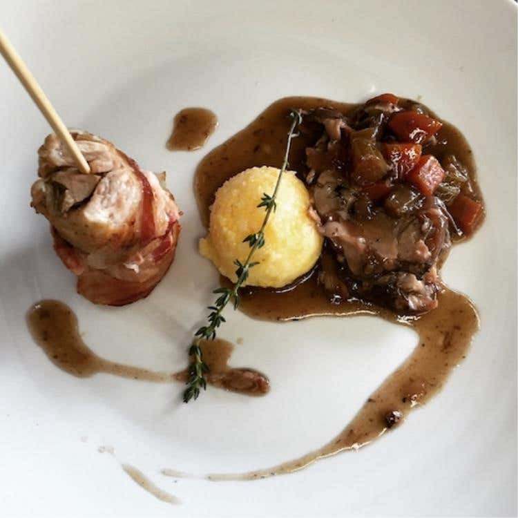 Due modi di dire coniglio: disossato arrostito e brasato